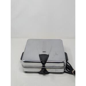 Universal 3805 Ever-Bright Art Deco 1970's Waffle Iron-Made In Canada